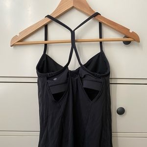 lululemon black tank w/built in bra NWOT